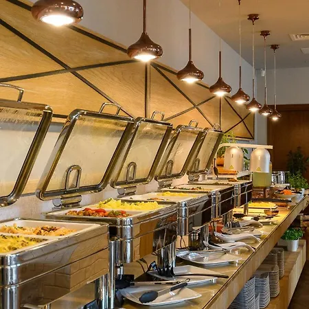 ホテル Szlak Bursztynowy ヤロスワビエツ